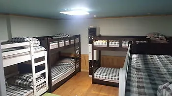 Hotel Dongbaekseom Guesthouse Hostel