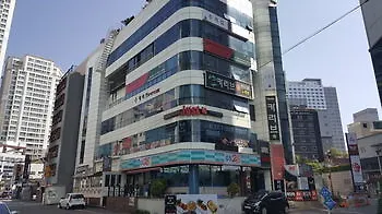 Dongbaekseom Guesthouse Hostel