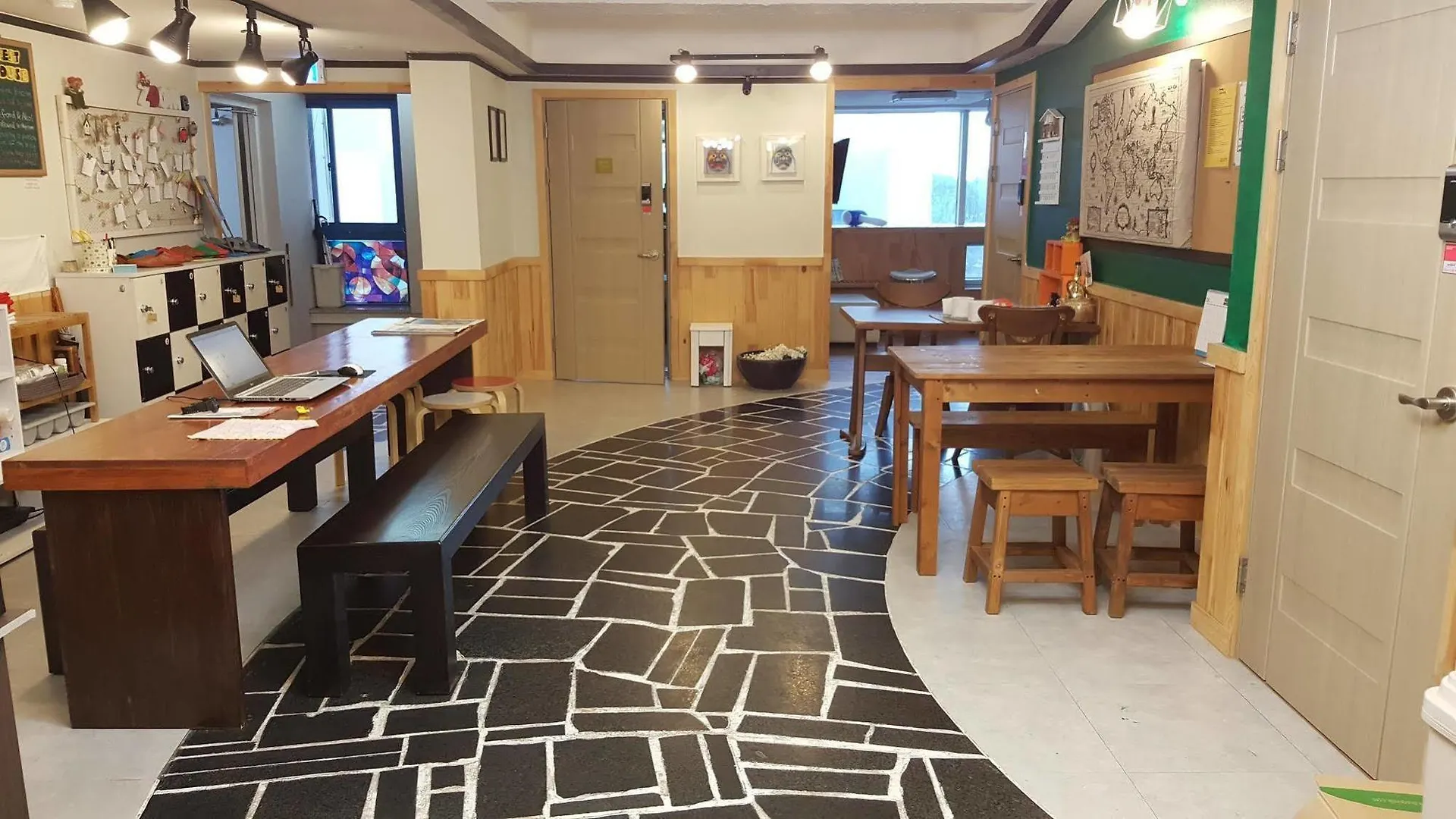 Dongbaekseom Guesthouse Hostel