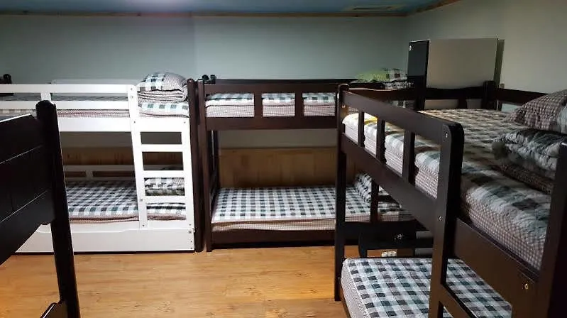 Hotel Dongbaekseom Guesthouse Hostel